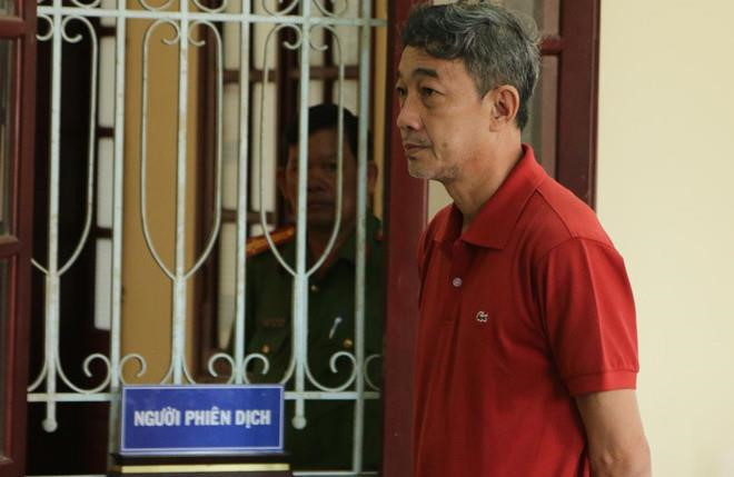 Dũng thừa nhận hành vi phạm tội khi cưỡng đoạt 250 triệu đồng của trung tá cảnh sát giao thông. Ảnh:Minh Anh. Am hieu rieng cua 2 ke quay clip tong tien canh sat giao thong hinh anh 2