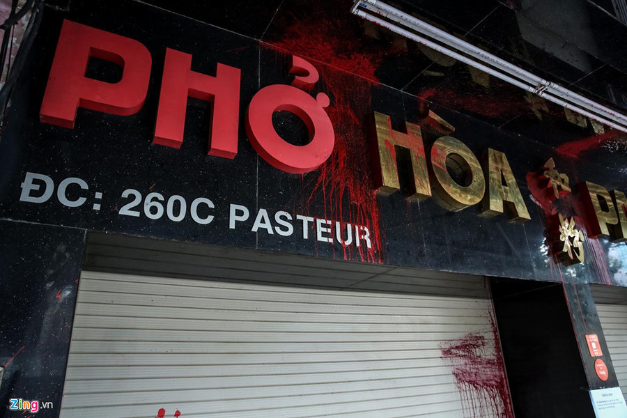 Can canh hien truong tiem pho Hoa Pasteur bi nem son va mam tom hinh anh 2 