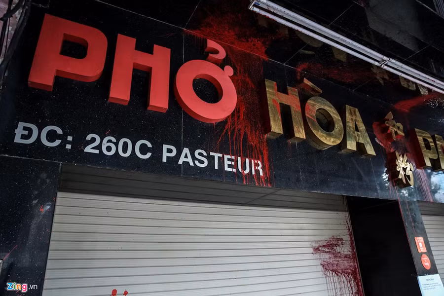 Can canh hien truong tiem pho Hoa Pasteur bi nem son va mam tom hinh anh 2 