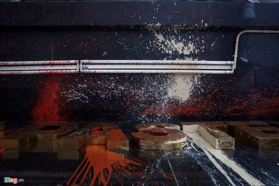 Can canh hien truong tiem pho Hoa Pasteur bi nem son va mam tom hinh anh 4 