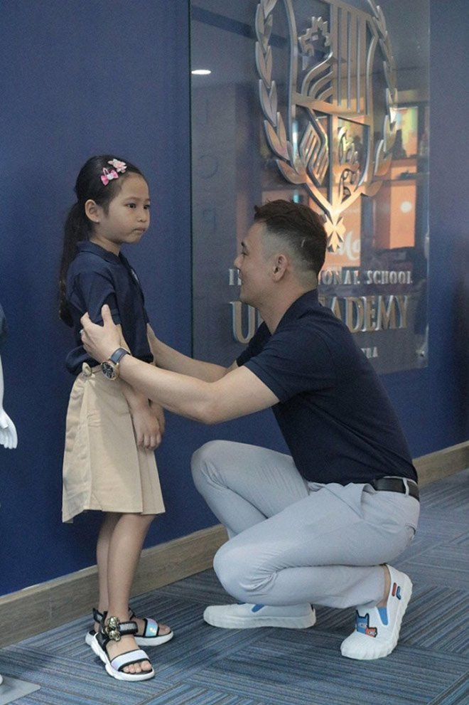 Loạt trường quốc tế đắt đỏ sao Việt đưa con đi nhập học ngày đầu ảnh 4 sao viet dua con di nhap hoc ngay dau, tiet lo toan cac truong quoc te dat do - 5