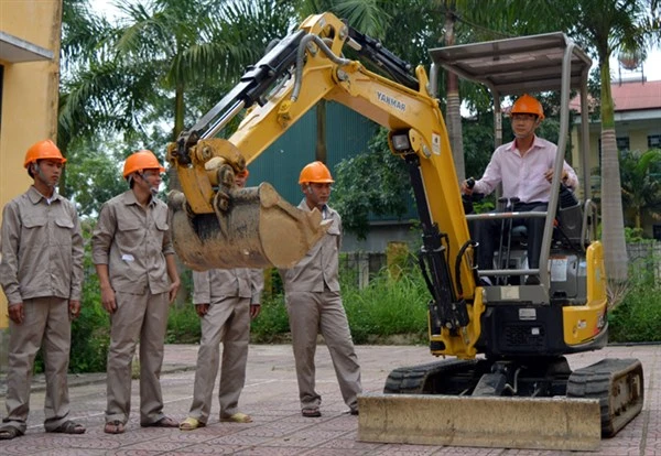 Với mục tiêu đào tạo phải “đi tắt đón đầu”, các trường đang chuyển trọng tâm từ đào tạo dài hạn sang ngắn hạn với ngành nghề mới phù hợp nhu cầu thị trường.