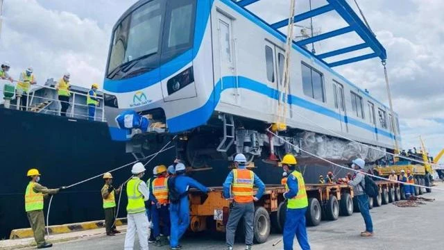 Các toa tàu của tuyến metro số 1 Bến Thành - Suối Tiên đã được đưa về TPHCM nhưng việc chạy thương mại của tuyến metro số 1 vẫn cần phải chờ một thời gian nữa.