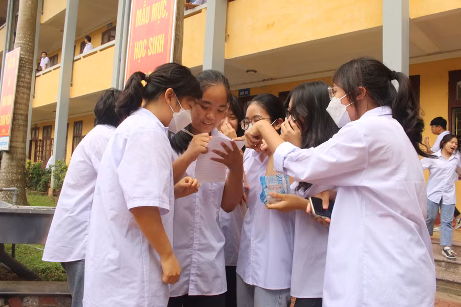 Học sinh chia sẻ nhận biết về các loại thực phẩm có nguy cơ chứa chất ma tuý.