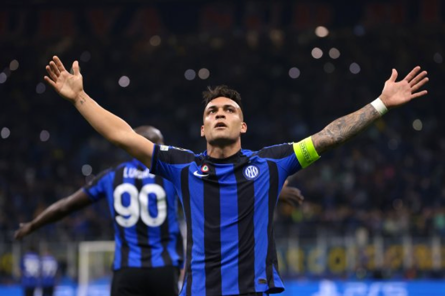 Lautaro Martinez ăn mừng bàn thắng ở trận bán kết lượt về Champions League.