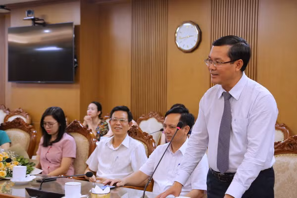 Thứ trưởng Nguyễn Văn Phúc phát biểu chúc mừng tân Phó Cục trưởng Nguyễn Tiến Dũng. Ảnh: Việt Hà