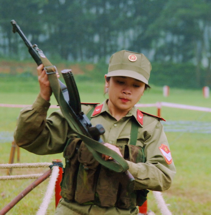 Học sinh thực hành thi kỹ thuật vận động trên chiến trường. Ảnh: Việt Hà Học sinh thực hành thi kỹ thuật vận động trên chiến trường. Ảnh: Việt Hà
