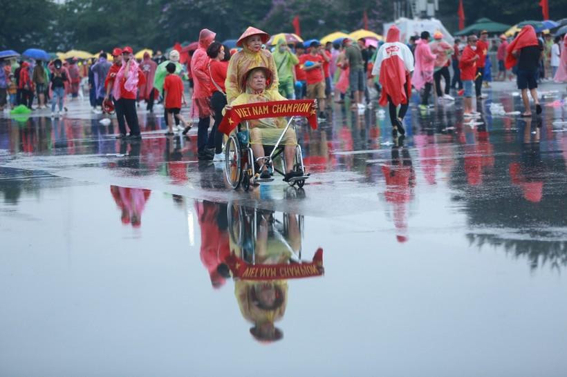 Sân Mỹ Đình luôn nhận được sự cổ vũ cuộc nhiệt từ cổ động viên Việt Nam khi đội nhà thi đấu.