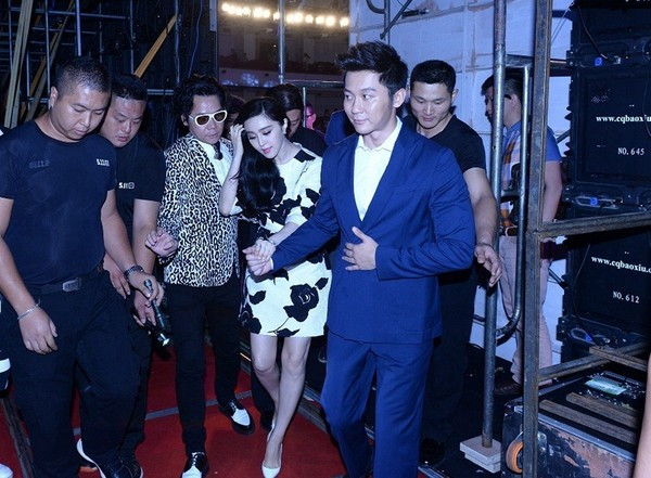 Cặp đôi phim “Tân Thần Điêu Đại Hiệp” lén lút hẹn hò ảnh 11 Cặp đôi phim