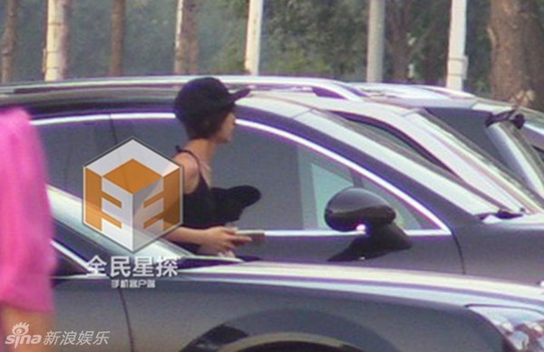 Cặp đôi phim “Tân Thần Điêu Đại Hiệp” lén lút hẹn hò ảnh 3 Cặp đôi phim