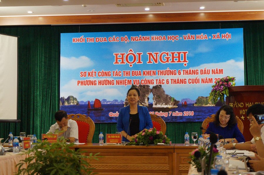 Bà Trần Thị Hà phát biểu tại Hội nghị Bà Trần Thị Hà phát biểu tại Hội nghị