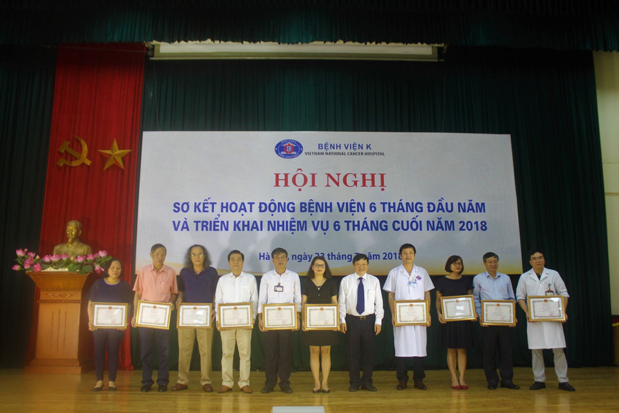 10 cá nhân có thành tích xuất sắc nhận bằng khen của Bộ Y tế