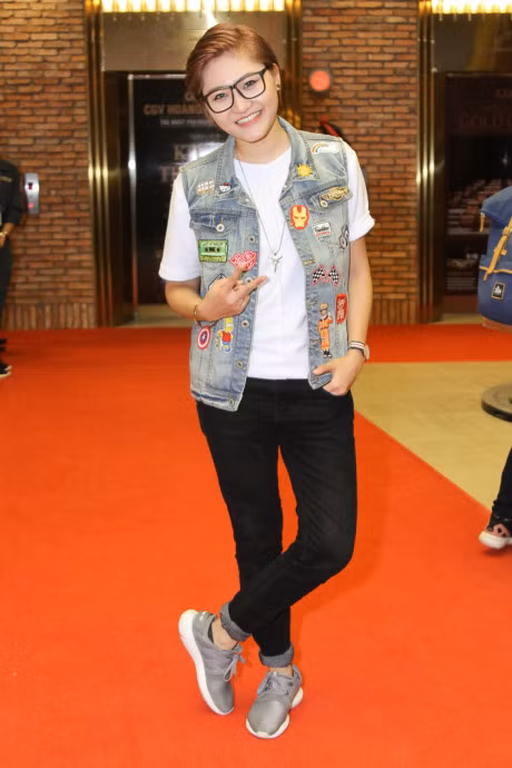 Phuong Trinh Jolie khoe vong eo con kien o su kien - Anh 7