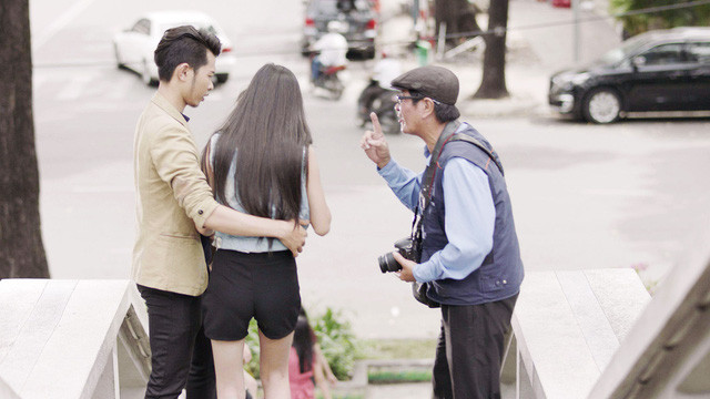 Sơn Tùng hào hứng khoe tài diễn xuất bên Chi Pu ảnh 5 Sơn Tùng, Chi Pu hiểu rằng việc ai cũng có smartphone trên tay đã khiến cho những thói quen chụp hình tết ngày xưa bị mai một.