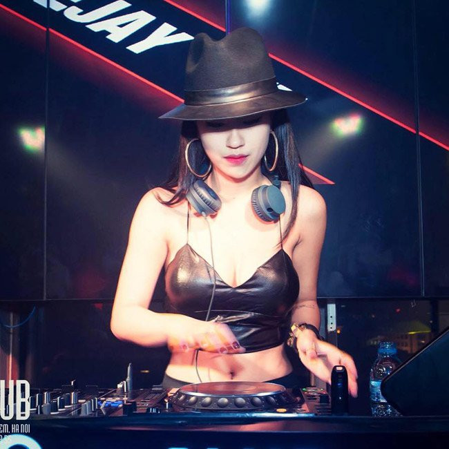 Ngắm thân hình siêu gợi cảm của DJ "bốc lửa nhất Hà thành" ảnh 11 Ngắm thân hình siêu gợi cảm của DJ "bốc lửa nhất Hà thành" ảnh 11