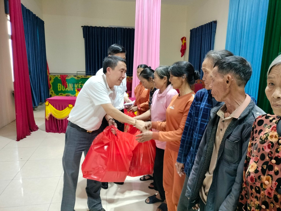 Ông Mai Văn Hoàng - Tổng Giám đốc Tập đoàn GrowMax Ông Mai Văn Hoàng - Tổng Giám đốc Tập đoàn GrowMax