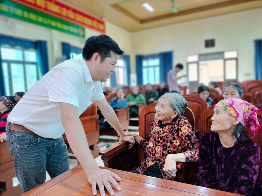 Lắng nghe những tâm tư, nguyện vọng và sẻ chia cùng bà con xã Kỳ Nam. Lắng nghe những tâm tư, nguyện vọng và sẻ chia cùng bà con xã Kỳ Nam.