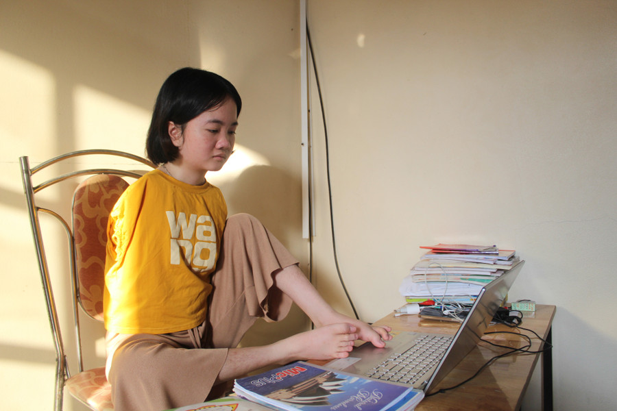Cô gái 'chim cánh cụt' Lê Thị Thắm. Cô gái 'chim cánh cụt' Lê Thị Thắm.