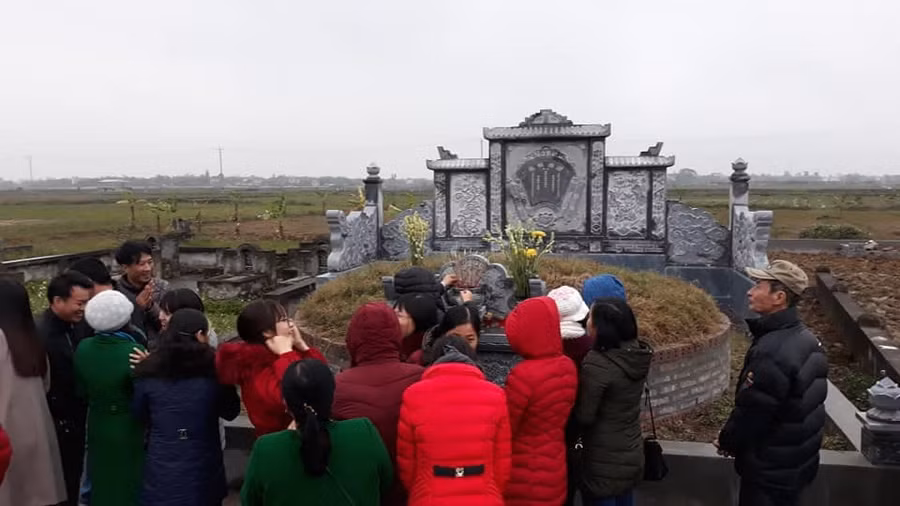 Lăng mộ Trạng nguyên Trần Văn Bảo.