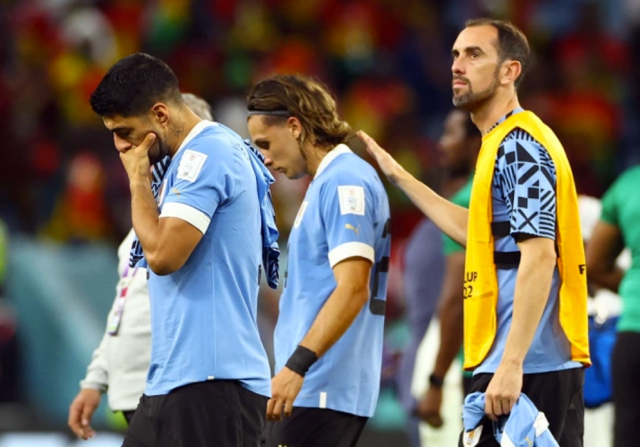 Luis Suarez và các đồng đội khóc vì đội nhà bị loại dù thắng Ghana 2-0 lượt cuối vòng bảng. Luis Suarez và các đồng đội khóc vì đội nhà bị loại dù thắng Ghana 2-0 lượt cuối vòng bảng.