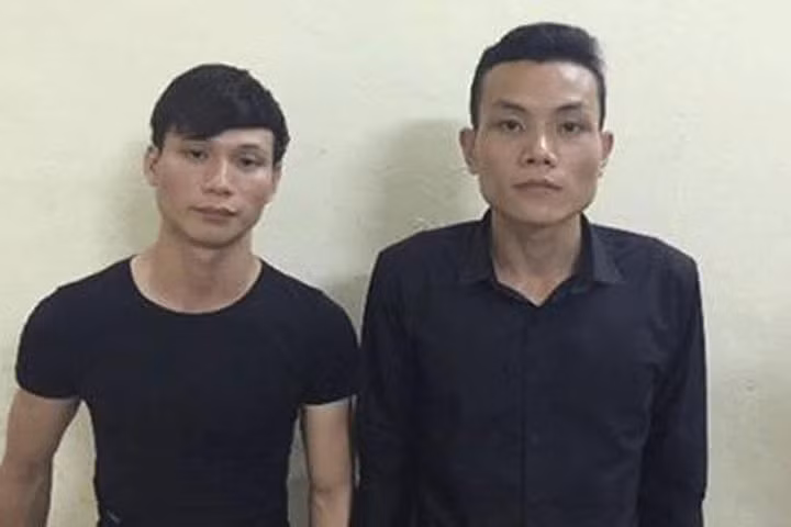 Công an mật phục bắt 2 tên trộm trên phố đi bộ Hoàn Kiếm