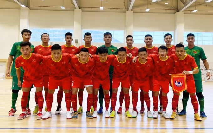 17 cầu thủ futsal Việt Nam đã lên đường sang UAE kiếm suất dự Word Cup 2021.