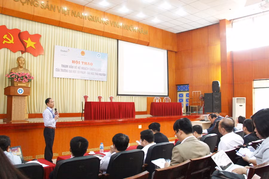 Hội thảo khoa học điều chỉnh chiến lược phát triển đáp ứng công cuộc đổi mới giáo dục của Trường ĐH Sư phạm Thái Nguyên. Ảnh: Việt Hà