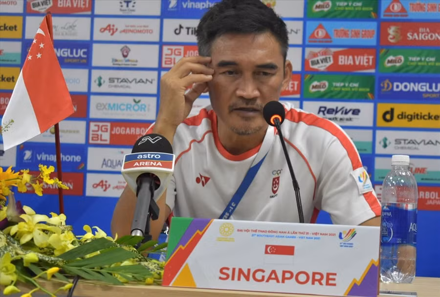 Huấn luyện viên U23 Singapore Nazri Nasir tại SEA Games 31.