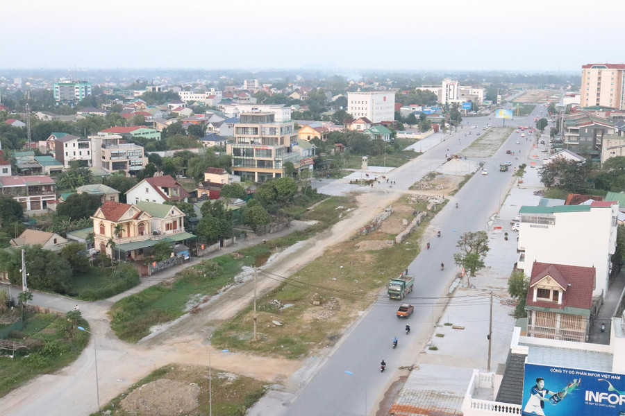 Dự án đường giao thông từ Quốc lộ 1A đến đại lộ Xô Viết Nghệ Tĩnh (thành phố Vinh, Nghệ An) chậm tiến độ gần 2 thập kỷ. Dự án đường giao thông từ Quốc lộ 1A đến đại lộ Xô Viết Nghệ Tĩnh (thành phố Vinh, Nghệ An) chậm tiến độ gần 2 thập kỷ.