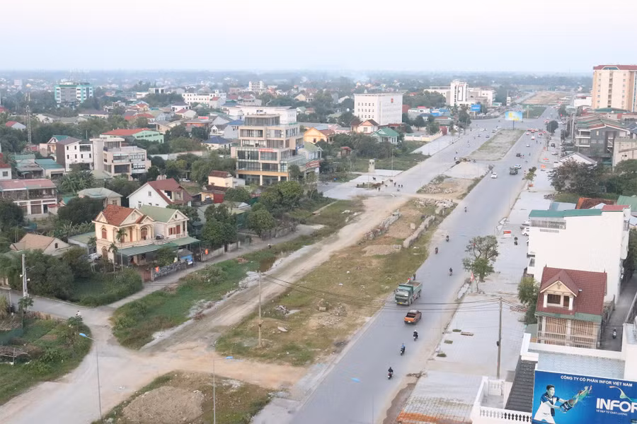 Dự án đường giao thông từ Quốc lộ 1A đến đại lộ Xô Viết Nghệ Tĩnh (thành phố Vinh, Nghệ An) chậm tiến độ gần 2 thập kỷ. Dự án đường giao thông từ Quốc lộ 1A đến đại lộ Xô Viết Nghệ Tĩnh (thành phố Vinh, Nghệ An) chậm tiến độ gần 2 thập kỷ.