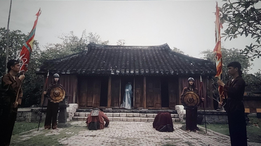 Cảnh cuối làm sai lệch lịch sử của phim “Huyền sử vua Đinh”. Ảnh: Bình Thanh. Cảnh cuối làm sai lệch lịch sử của phim “Huyền sử vua Đinh”. Ảnh: Bình Thanh.