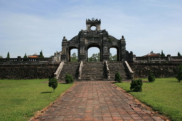 Hầu hết, các vị Tế tửu người làng Trung Cần làm việc tại Quốc Tử Giám Huế. Hầu hết, các vị Tế tửu người làng Trung Cần làm việc tại Quốc Tử Giám Huế.