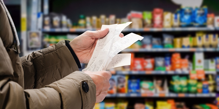 Chi phí sinh hoạt tăng cao trở thành gánh nặng với sinh viên Vương quốc Anh.