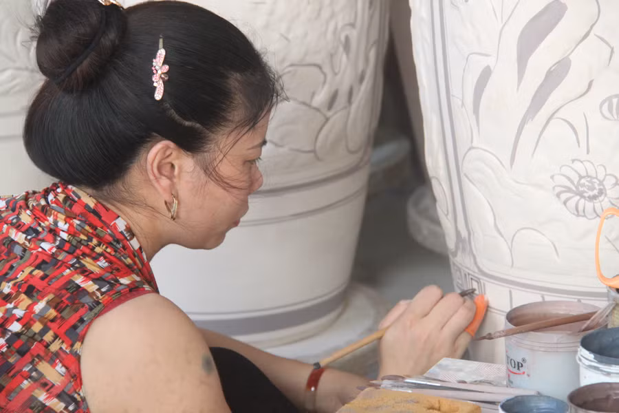 Hà Nội có nhiều làng nghề đặc sắc có thể thu hút khách du lịch (ảnh chụp tại làng gốm Kim Lan).