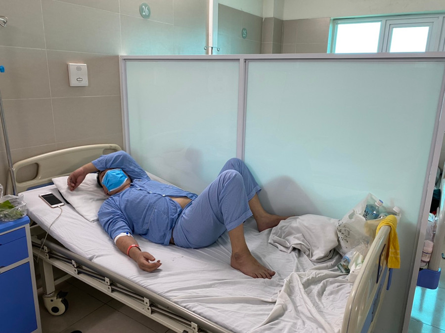 Bệnh nhân điều trị sốt xuất huyết tại Bệnh viện Thanh Nhàn. Ảnh: Vân Huyền. Bệnh nhân điều trị sốt xuất huyết tại Bệnh viện Thanh Nhàn. Ảnh: Vân Huyền.