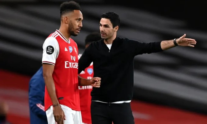 Aubameyang "nói xấu" thầy cũ Arteta ngay khi cập bến Nou Camp.