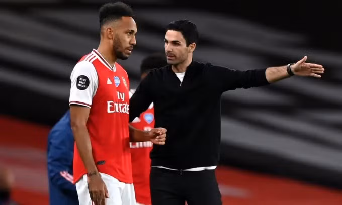 Aubameyang "nói xấu" thầy cũ Arteta ngay khi cập bến Nou Camp.