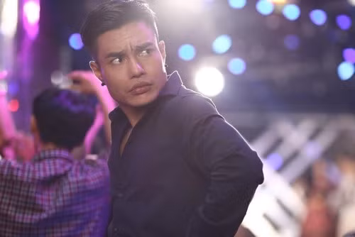 Lê Dương Bảo Lâm mê mẩn ngắm Kỳ Hân diện bikini - Ảnh 1