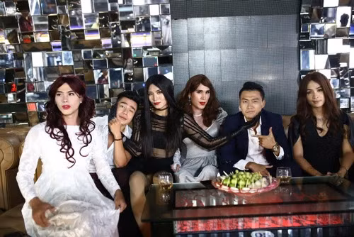 Lê Dương Bảo Lâm mê mẩn ngắm Kỳ Hân diện bikini - Ảnh 5