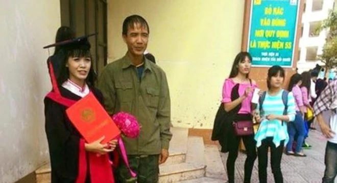 Bộ áo cũ của cha và hình ảnh khiến người ta hiểu lầm
