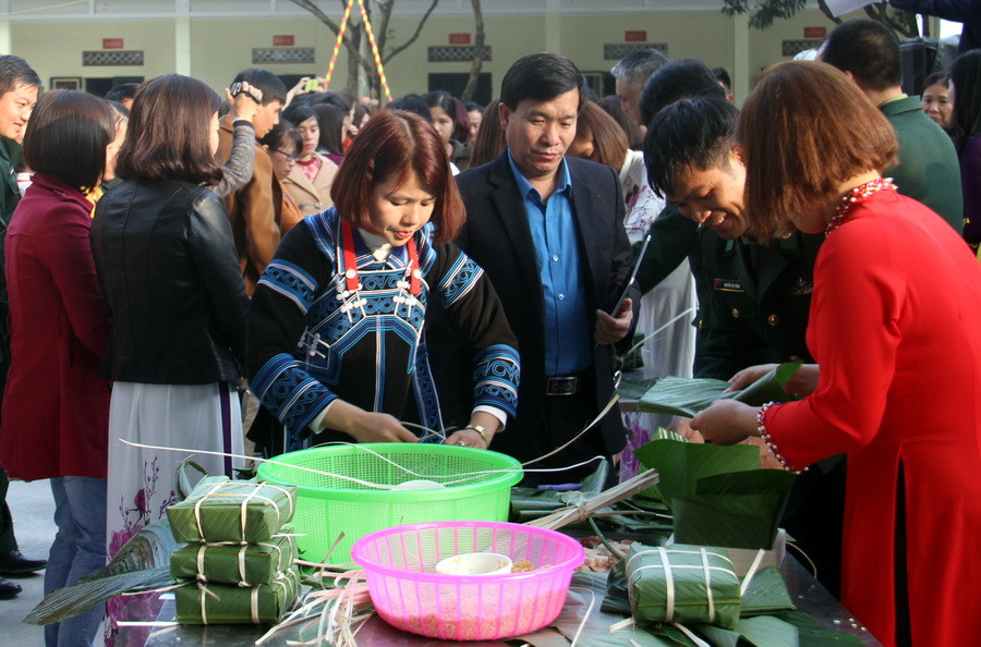 Các đội phải rất khẩn trương để hoàn thành 8 chiếc bánh trước nhất Các đội phải rất khẩn trương để hoàn thành 8 chiếc bánh trước nhất