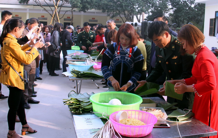 Cuộc thi với sự tham gia của các cô giáo đang dạy ở trường học các cấp trên địa bàn xã Trịnh Tường - Một xã biên giới khó khăn của huyện Bát Xát, Lào Cai. Cuộc thi với sự tham gia của các cô giáo đang dạy ở trường học các cấp trên địa bàn xã Trịnh Tường - Một xã biên giới khó khăn của huyện Bát Xát, Lào Cai.