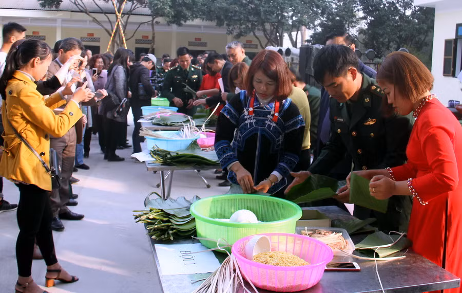 Cuộc thi với sự tham gia của các cô giáo đang dạy ở trường học các cấp trên địa bàn xã Trịnh Tường - Một xã biên giới khó khăn của huyện Bát Xát, Lào Cai. Cuộc thi với sự tham gia của các cô giáo đang dạy ở trường học các cấp trên địa bàn xã Trịnh Tường - Một xã biên giới khó khăn của huyện Bát Xát, Lào Cai.