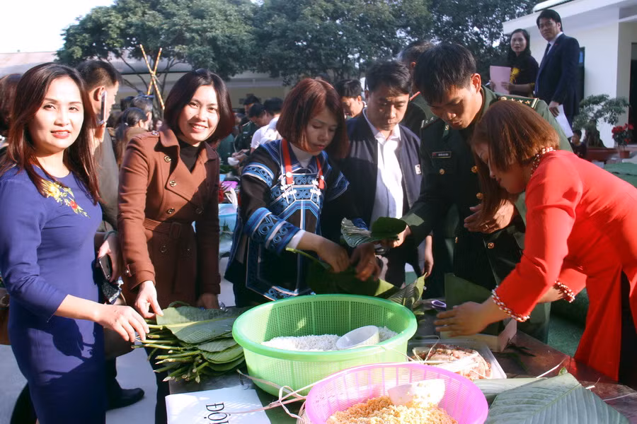 Cuộc thi chọn những giáo viên gói bánh chưng đẹp nhất trong khuôn khổ Chương trình "Tết sum vầy năm 2019"
