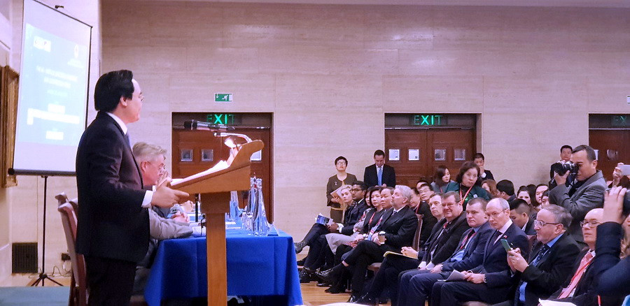 Bộ trưởng Phùng Xuân Nhạ phát biểu tại Diễn đàn xúc tiến đầu tư trong lĩnh vực GD&ĐT giữa Việt Nam và Vương quốc Anh, Chủ tịch HĐTV Nguyễn Đức Thái đã cùng tham dự