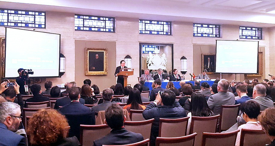 Bộ trưởng Phùng Xuân Nhạ phát biểu tại Diễn đàn xúc tiến đầu tư trong lĩnh vực GD&ĐT giữa Việt Nam và Vương quốc Anh.