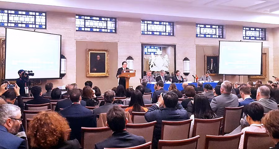 Bộ trưởng Phùng Xuân Nhạ phát biểu tại Diễn đàn xúc tiến đầu tư trong lĩnh vực GD&ĐT giữa Việt Nam và Vương quốc Anh.