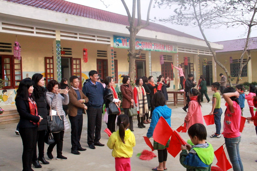 Đoàn dự một hoạt động ngoài giờ tại trường PTDTBT Tiểu học Trịnh Tường Đoàn dự một hoạt động ngoài giờ tại trường PTDTBT Tiểu học Trịnh Tường