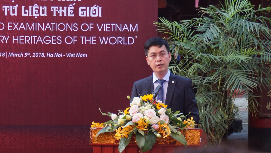 Ông Đặng Thanh Tùng – Cục trưởng Cục Văn thư lưu trữ Nhà nước phát biểu khai mạc triển lãm