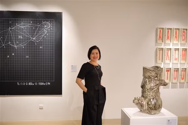 Nhà sưu tập Quỳnh Nguyễn (Việt kiều Mỹ) - chủ sở hữu bộ sưu tập của The Nguyen Art Foundation. Ảnh: Ace Lê.